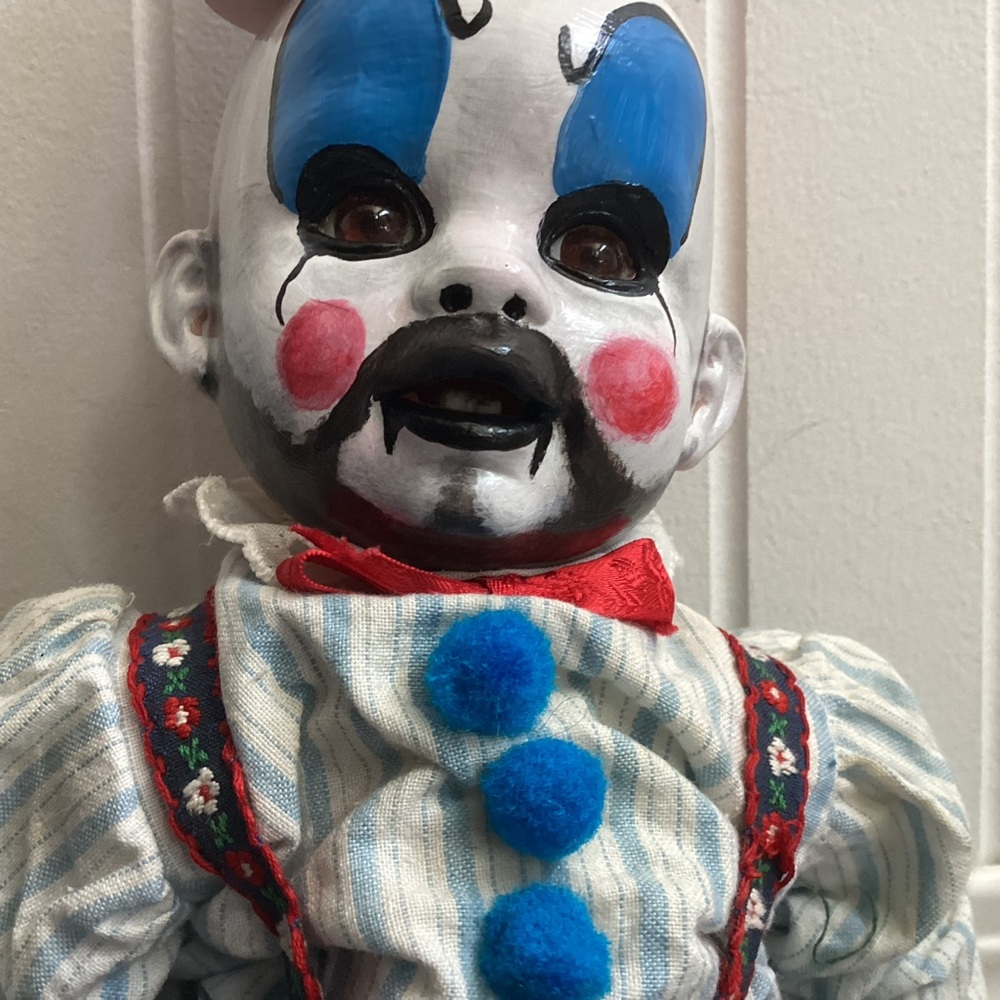 Baby Capt’n Spaulding - Picture 9 of 10